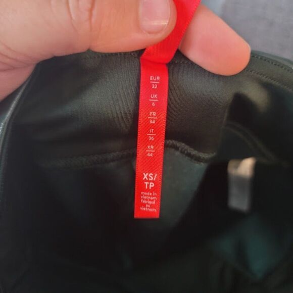 Spanx Faux Patent Leather Liquid Gloss Leggings - Picture 9 of 10